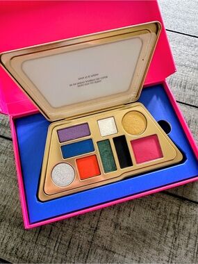 Bold Multi-Color Eyeshadow Palette — Pink Case, Assorted Shades